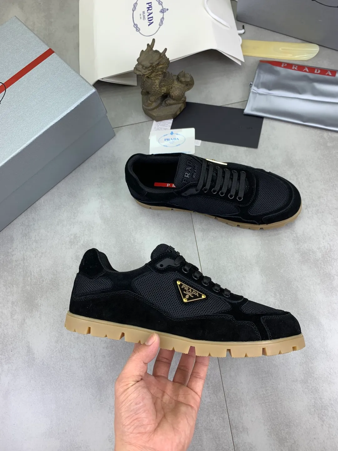 Men's men's shoes 💰P520💰 [New style] popular models are on the official website, 🆘 Trendy brand (Prada) mainly promotes popular models, avant-garde and versatile fashionable men's shoes private version mold opening, cowhide surface splicing 1:1.. Fashionable and simple, original imported cowhide lining cowhide feet; the atmosphere and personality are more fashionable, eye-catching and pursuing class. It will subvert the old idea and be a must-have for fashion trendsetters with you! Must keep it for yourself! Tall and comfortable, large and low, high-end quality workmanship. Code number: 38-45 3️⃣optional.